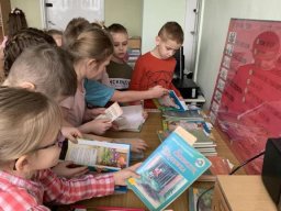 b_1024_768_0_00_images_2023_2024_KAWA_Pasowanie_czytelnik_428492501_866279938633289_4674750784047840792_n